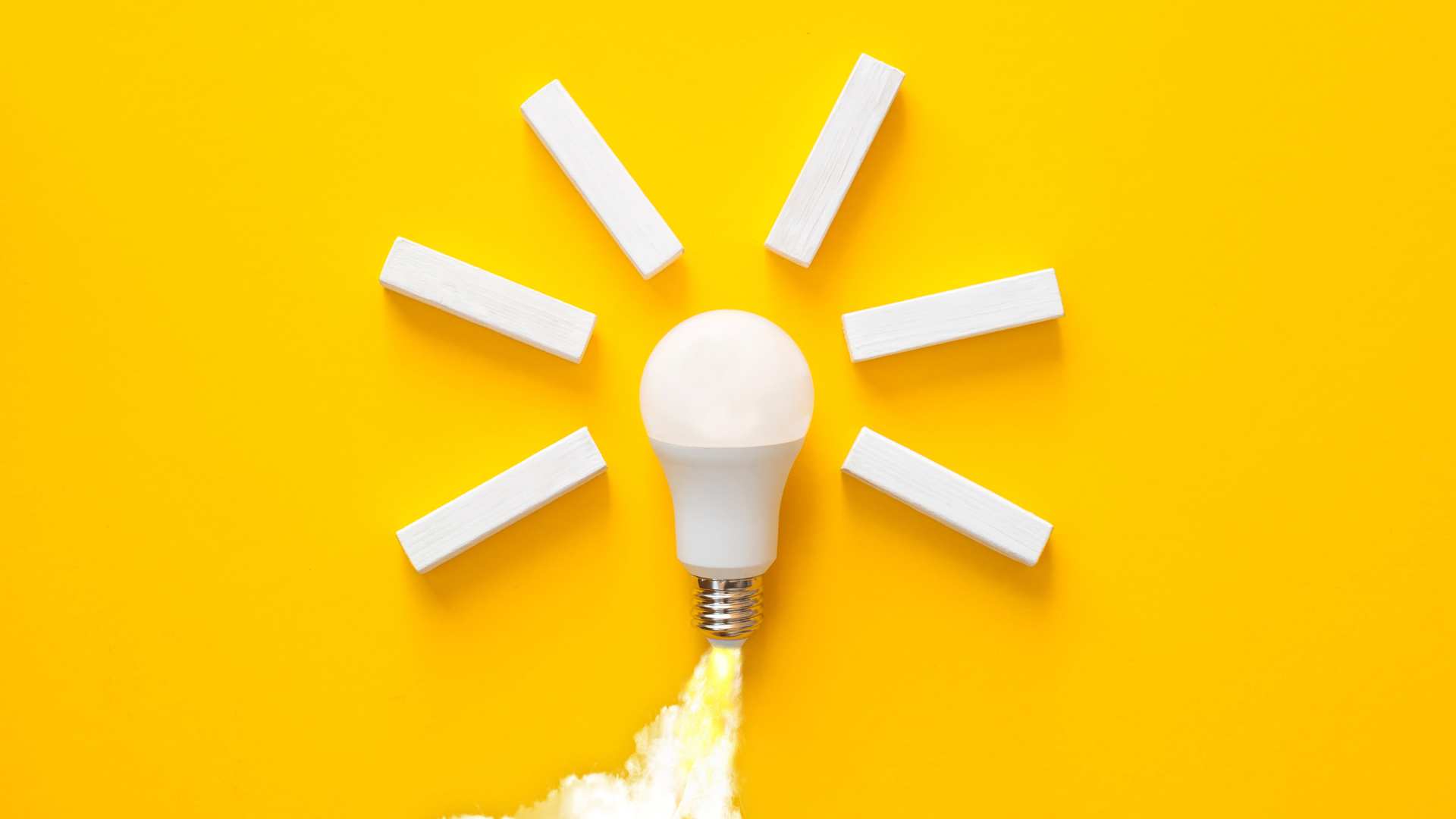 Ampoule devant un fond jaune représentée comme une fusée